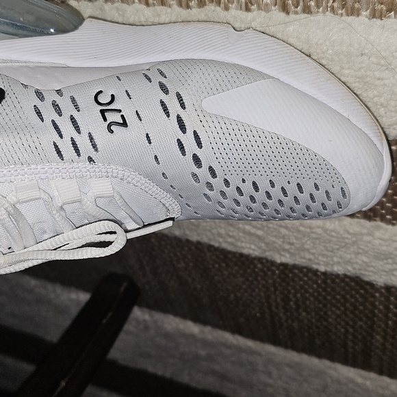 Nike Air Max 270 in Black and White - Picture 2 of 4